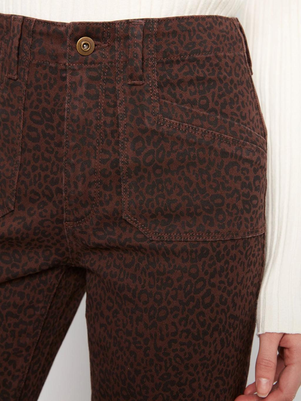 Charlie B Printed Cropped Wide Leg Stretch Twill Pants in Leopard