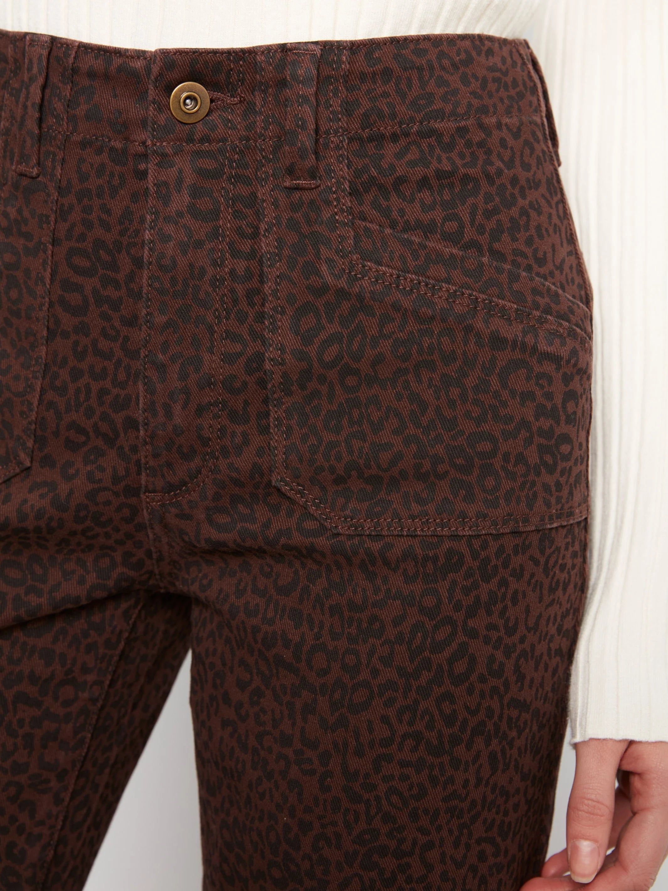 Charlie B Printed Cropped Wide Leg Stretch Twill Pants in Leopard